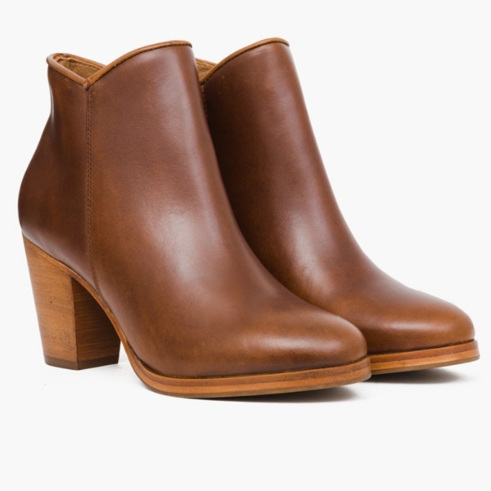 Thursday Uptown boots in caramel